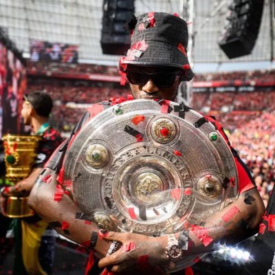 ⚫️🔴 Nur der eine Wunsch Jahr für Jahr... 2024 wurd er wahr | ⚔️ @cavs | Circle: @SVBLuis 🏳️🌈