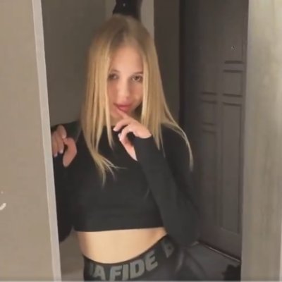 taianeazevedo's profile picture. 