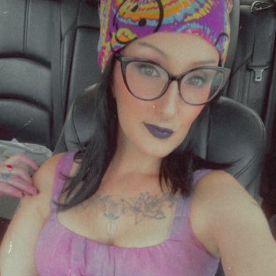 Gamer. Coffee addict & goddess in the flesh. Lil bit of a bitch. 💋 Grown. ♊️ ☀️, ♎️ 🌙, ♒️ ⬆️. Warning: I’m a handful. 18+ only.