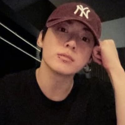 I'll eat your nose and cheeks Jungkook if I can.
boycotters / solos / antis dni