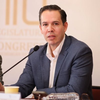 Padre de 2 maravillosas niñas. Empresario y político, enamorado de Michoacán.
