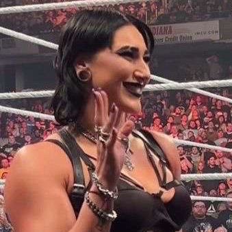 16 | wwe, tennis, hockey fan| dc, horror, Star Wars fan| IFB | Blake’s real gf | @GayForYeet