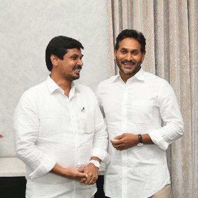 Shareefysr's profile picture. Tough situations build strong people