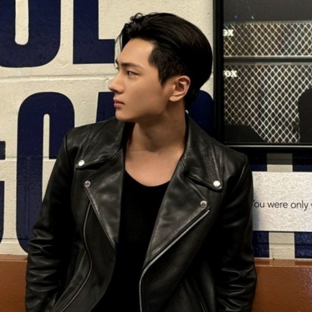 Koanthers's profile picture. Heir of shadows, crowned beneath the mourning night.