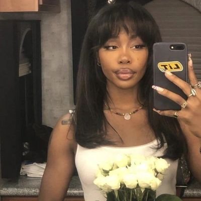 WatrrEnthusiast's profile picture. 🔴⚪🟠🟣🟡 SZA simp. Also a politics/sports/music/movie person. Wokeness is back on the menu💅✨