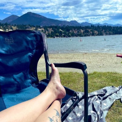 🇨🇦🇨🇦Silver tongued sinner with a blue flame soul. Dancing in shadows with scars that shine.