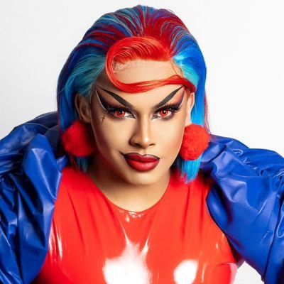Drag Queen de SP, Cover da GG, DJ, cansada!
Drag Residente da Casa Fluida