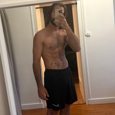 Sex addict 🔞 - Bi actif 🍆 - 1m84 - 45🦶- show cam2cam payant Snap - 🩳 🧦💦- venez mp 😎 - https://t.co/jAVlIvIQlQ / https://t.co/9bYTCgxFtW