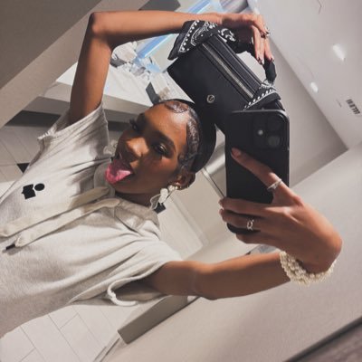 ladyjokerrrrr's profile picture. does it look like i careeee