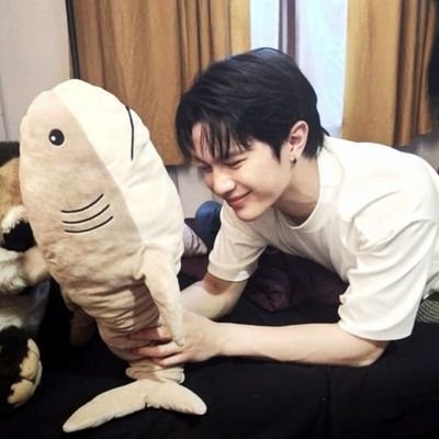 SMOTE!!!
Est Supha and Me are practically married😉
🎸🦈Westie| 💎Carat|💚Aghase|🐺Lyknest|Wesley❤️