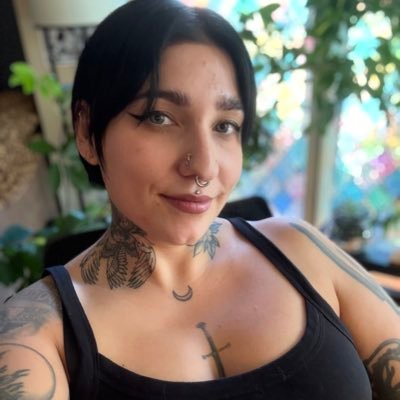 ux game designer @Fortnite✨| prev. @DeadbyDaylight & @Ubisoft🎮| medieval studies @UQAM⚔️| she/they | 🇮🇷🇨🇦🏳️🌈 | opinions are my own