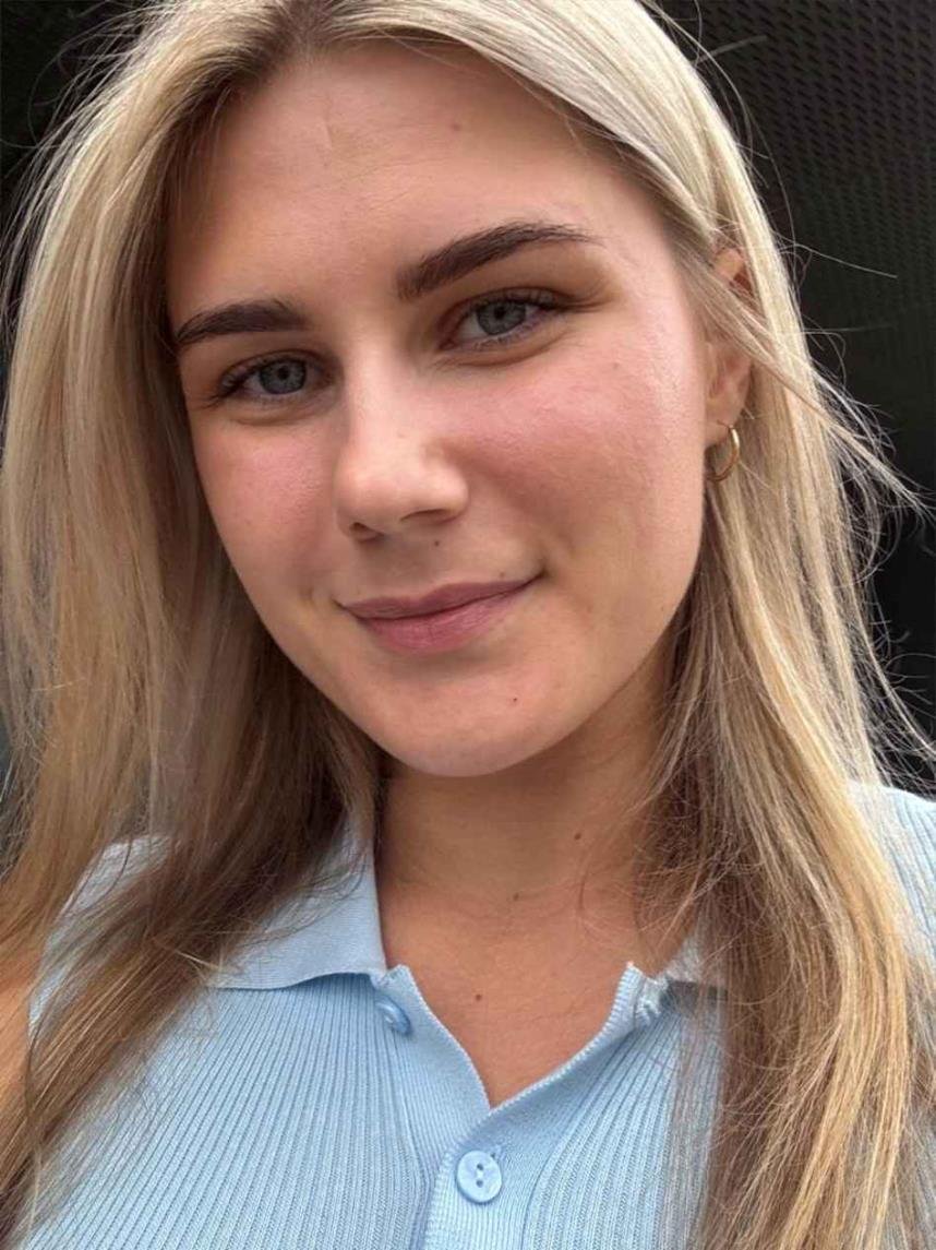 jaz110316's profile picture. Smiling through it all 🌺