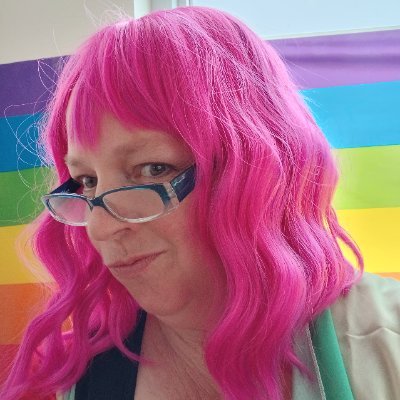 thecurvycarny's profile picture. Be the pebble in the pond.