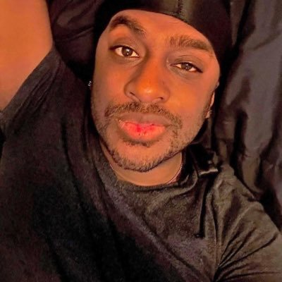 👨🏾✈️🏰History Nerd who happens to fly airplanes for a living. Archeology 📚🦴 Revelation 21:1 ☦️ 🇪🇹 Sangue è Cuore 🇮🇹 🖤Spooky things 👻Padres 🤎💛⚾️