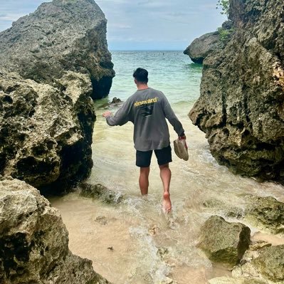 Travelling the world one step at a time 🌍 Custom pics & videos 💫 | DM for rates ✨