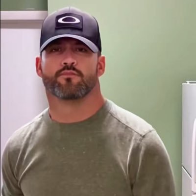 Tony_barry33's profile picture. The name is Tony/ just here doing me /i don't reply or accept follow from scammers account .