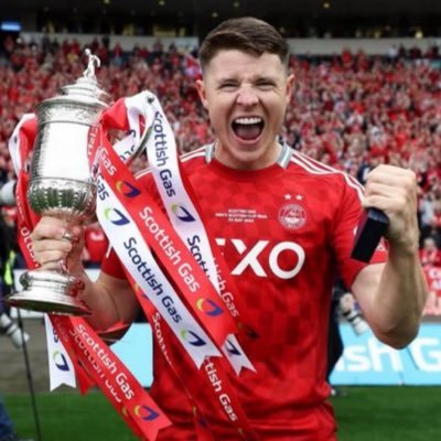 Aberdeen fan, biggest marvel and dc comic/movie fan, hate politics , i’m a suffering man utd fan, and an annoying scotsman