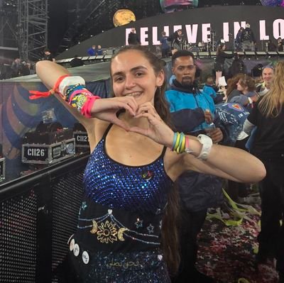 🇨🇭 Fangirl 🩵
Mainly Coldplay🪐
Got Chris' Shoelace for my B-Day 🥹🤍
MOTSWT: 🇨🇭/🇩🇪/🇦🇹/30.8/31.8.25🇬🇧
🌙 EF Ambassador | EF San Diego 2025🇺🇲