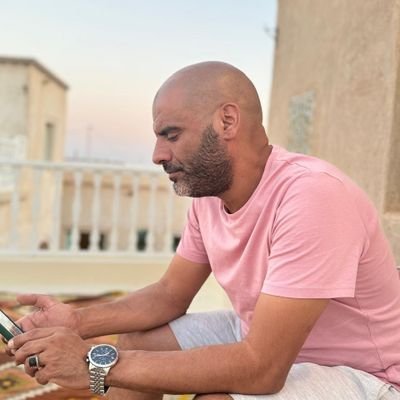لك نصف السعادة إن لم تحسد أحد، ولك تمامُها ان تمنيت الخير لغيرك ..❤