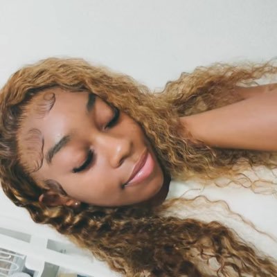 kashkardash___'s profile picture. heavy is the head👸🏽