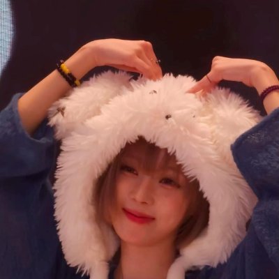 bet_Annegore's profile picture. (glitch detected... bio missing)