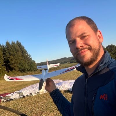 stitchmaan's profile picture. Paramotor /moto / vanlife / lifestyle ✌️