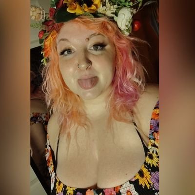 just a girl 🦋 MI. hockey. sad boi music.
private: @J9127a