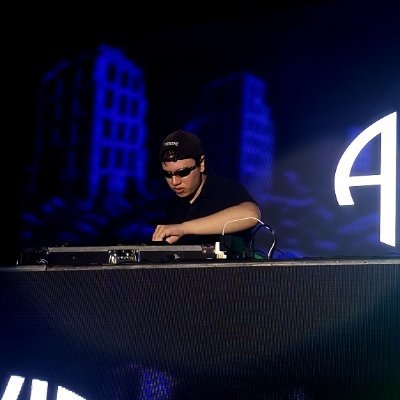 DJ e Macedo ao mesmo tempo
UFABC - LCNE
@nacaorebolation
