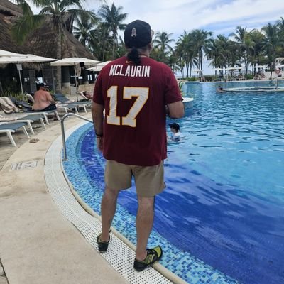 DM-V- @Redskins #HTTR #HTTC #RaiseHail Sec 142 18th year STH RIP Oskie ❤#SNEAKERS @Nationals @Capitals @clemsonfb @washwizards @commanders 🇪🇨 🇺🇸