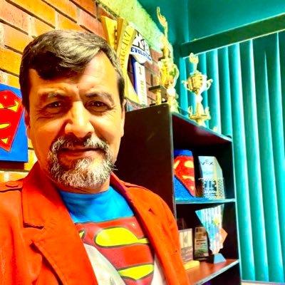 Doctor en educación, un genio buscando ser figura, coaching y suturas de vida, mi familia todo, P.’.M.’. Acacia y Marte no. XXVII.