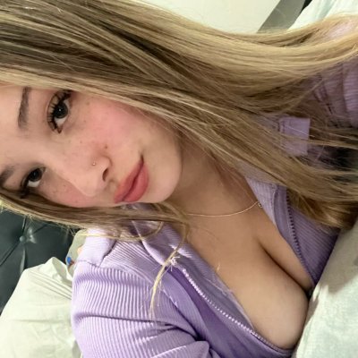 18 college student ;))) come send me a msg im shy (it's free ↓)
insta: helyciaa