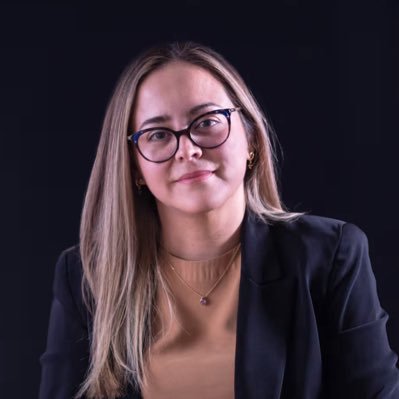 ⬆️ Experta en crear soluciones innovadoras a los desafíos sociales y de políticas públicas más complejos, formada en @unimelb y @unibirmingham.