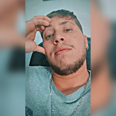 Futuro desempregado / Ovelha negra da família / #Farmacêutico ❤/ ♋ 🔁♊// @Corinthians ❤//técnico de TI/ Técnico de manutenção e reparos.