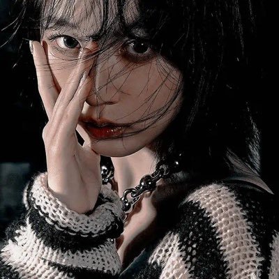 howlsfang's profile picture. 