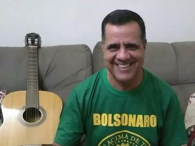 Coronel PM, Veterano. Pós Graduado em Direito, homem do campo. Pai de duas princesas lindas. Direita sempre! Compositor nas horas vagas que sempre estão vagas.