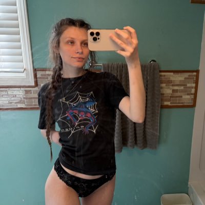 23 ☽ i answer all messages on my OF https://t.co/yJ6OS5b2Nx ✩ ⋆