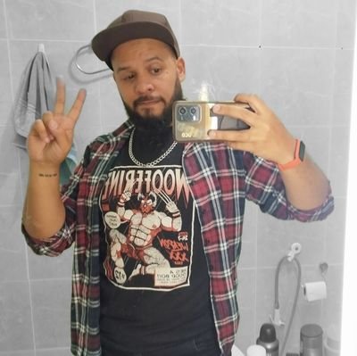 Fofo, bobo, safado, feliz, belo, forte, impávido, colosso, maravilhoso, conselheiro, pai da eternidade e príncipe da paz é sou eu!