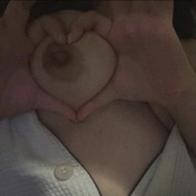 Jasmine62351494's profile picture. Contents