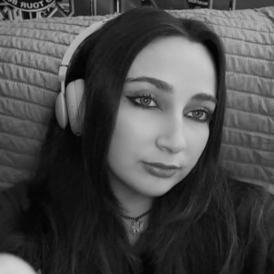 // metal, rock, concerts,vampires, horror, movies .//priv:@tornapartt_