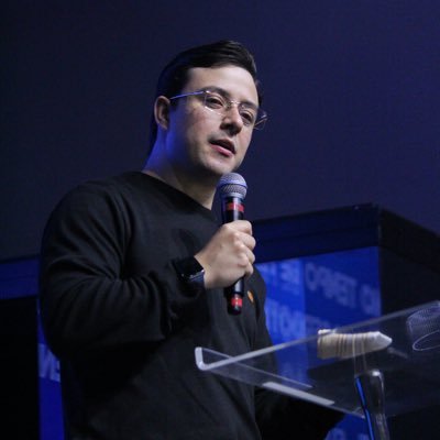 Ministro do Evangelho através da Graça // Casado com Vitória Nobre // Agendas ☎️(13)98810-0624