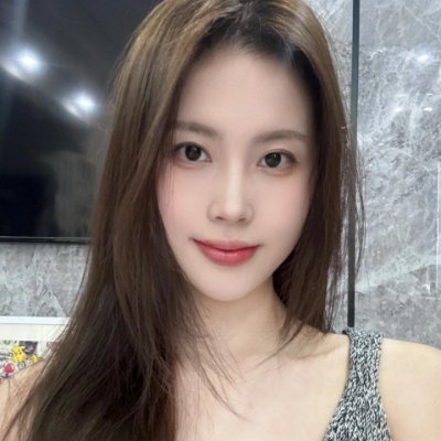I am an Asian woman, I hope you do not discriminate against me and Love walks on the beach ❤️ ❤️