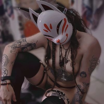 ✨️🖤Just a naughty little wolf...~💜💜✨️
No Minors•Demiboy•22•GhostB.C•FurryArtist•Mexican•Non-Binary•he/she•BMTH•Tattoolover•And One🧡✨️