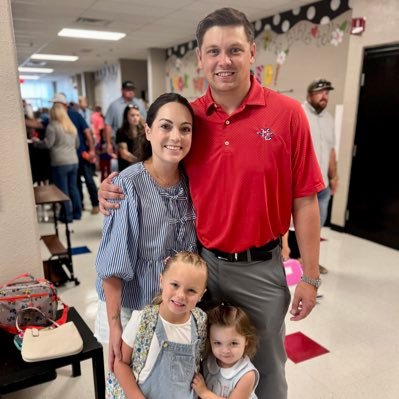 I love my girls and Jesus. Former coach now in oilfield sales.