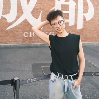 常居四川小城市 时常西安成都😜😜😜
很简单的一个人,这里就当做日常分享生活了哈哈😜😜😜
170 50 纯Top 😏(就15-16左右🙄,想要大的17/18我没有🙄🙄)
只🈚套操外翻玫瑰🌹🌹🌹🌹
小蓝:Hi-Brian
😜防走失:Hi布莱恩@WBrianyz