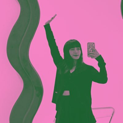 vocalist of a very much brand new band named Rue. voice over talent, marcomm girlie and btw, everything’s a clinically proven drama act.