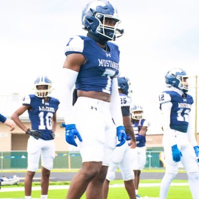 |C/O 2026 | 6’1 217 || LB | ATH Lamar Consolidated High School | 345 bench | 485 squat | 16yrs |trevoronuegbu@gmail.com | All District Team🏆