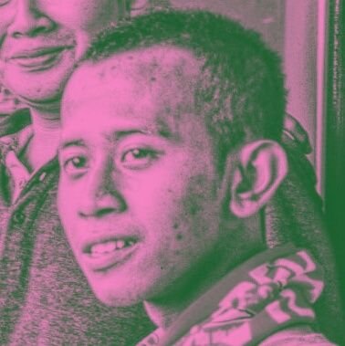 Kadang jd wibu, kadang sok2an jd anak senja, kadang jd BuCing, kadang jd Menteri Perikanan, kadang jd fans sepakbola, kadang jd oposisi, tp seringnya suka kamu