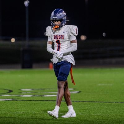 “THE SEATBELT” @BUSHHS_FOOTBALL - 3.1 GPA - C/o 2027 / 5’11 • 165lbs / 1st team all districtNewcomer of the year mvprobert20@icloud.com 281-451-5985