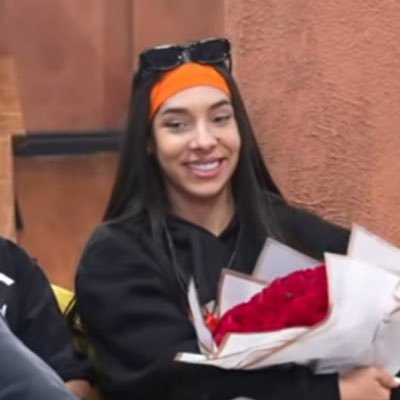 swiftstwink's profile picture. wrdgaf it’s not a major holiday