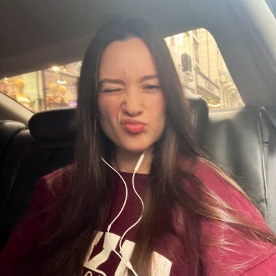 marialuz_nasuti's profile picture. saturn returns interlude